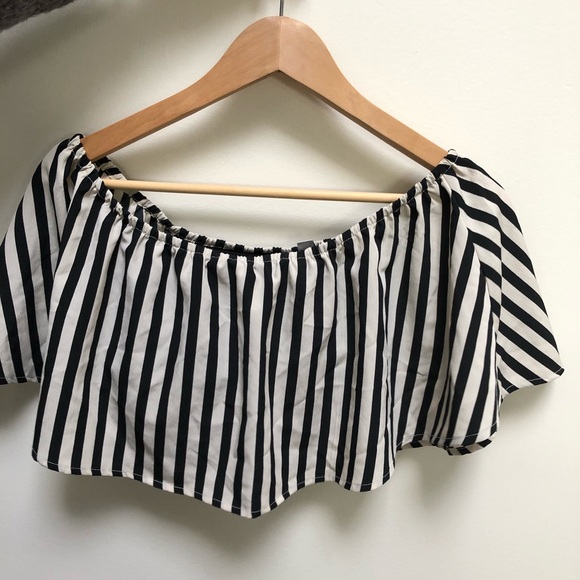 Crop top - Picture 1 of 3